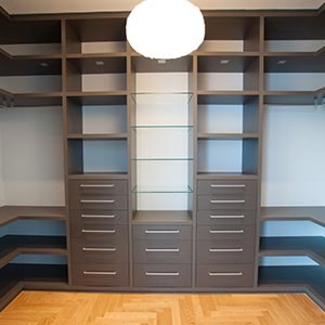 Begehbarer Kleiderschrank